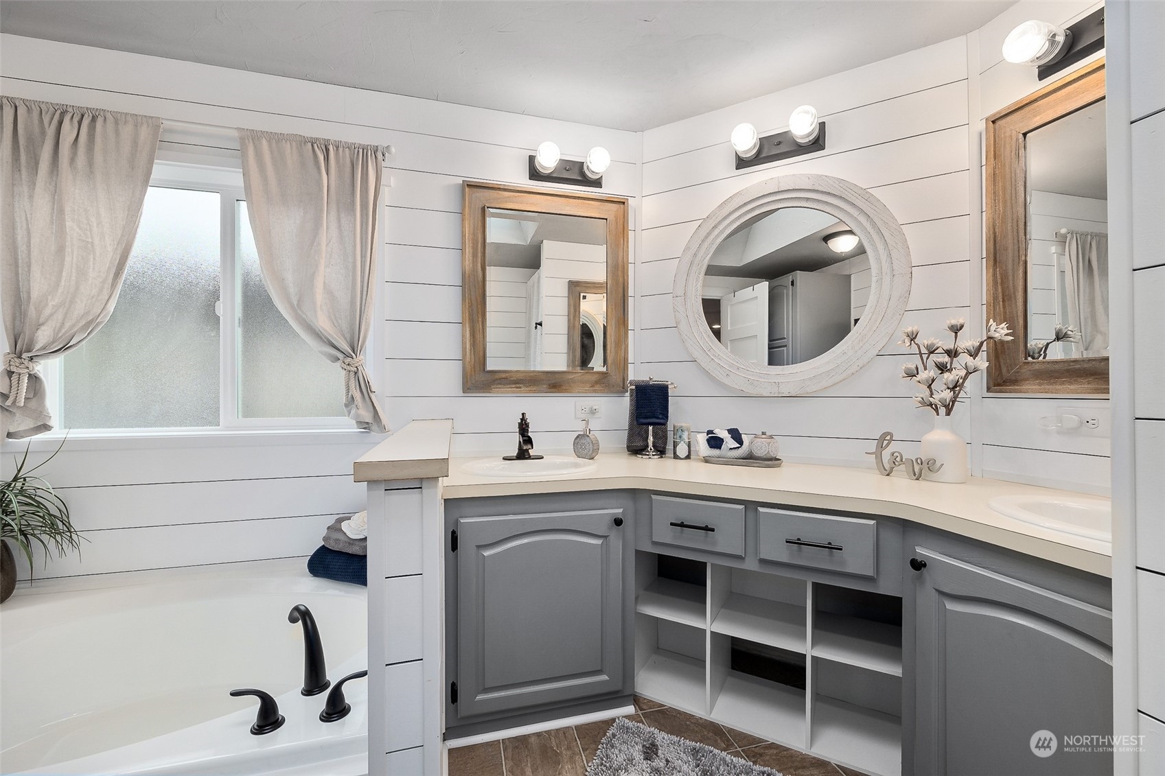 661 Brockway Road Chehalis, WA 98532 - Photo 23 of 40 a bathroom with a sink and a mirror