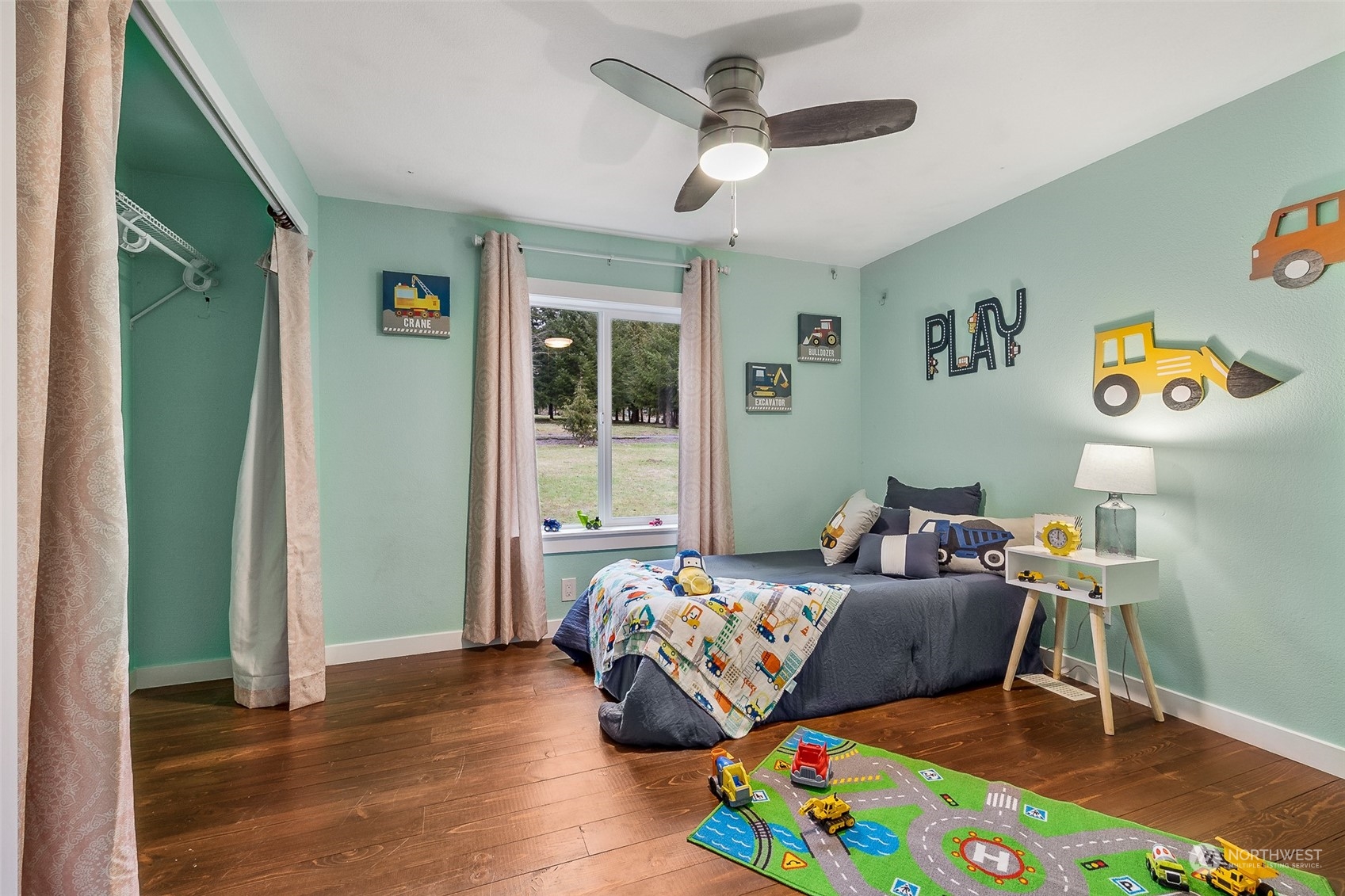 661 Brockway Road Chehalis, WA 98532 - Photo 24 of 40 a bedroom with a bed and a window