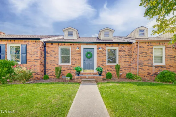 $2,650 | 109 Mayfield Drive, Unit 2, Elizabethton, TN 37643