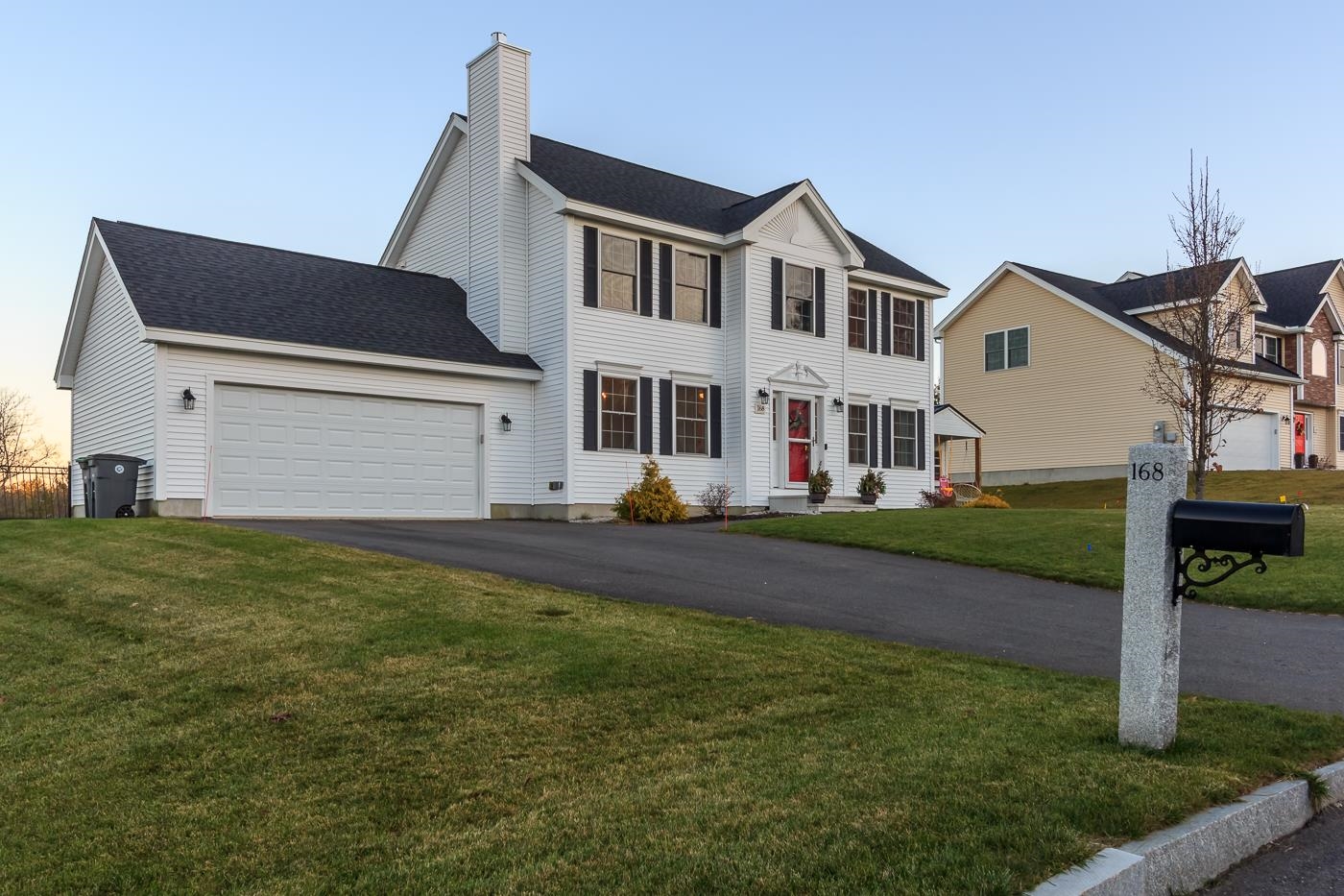 168 University Circle Hooksett, NH 03106 - Photo 2 of 39