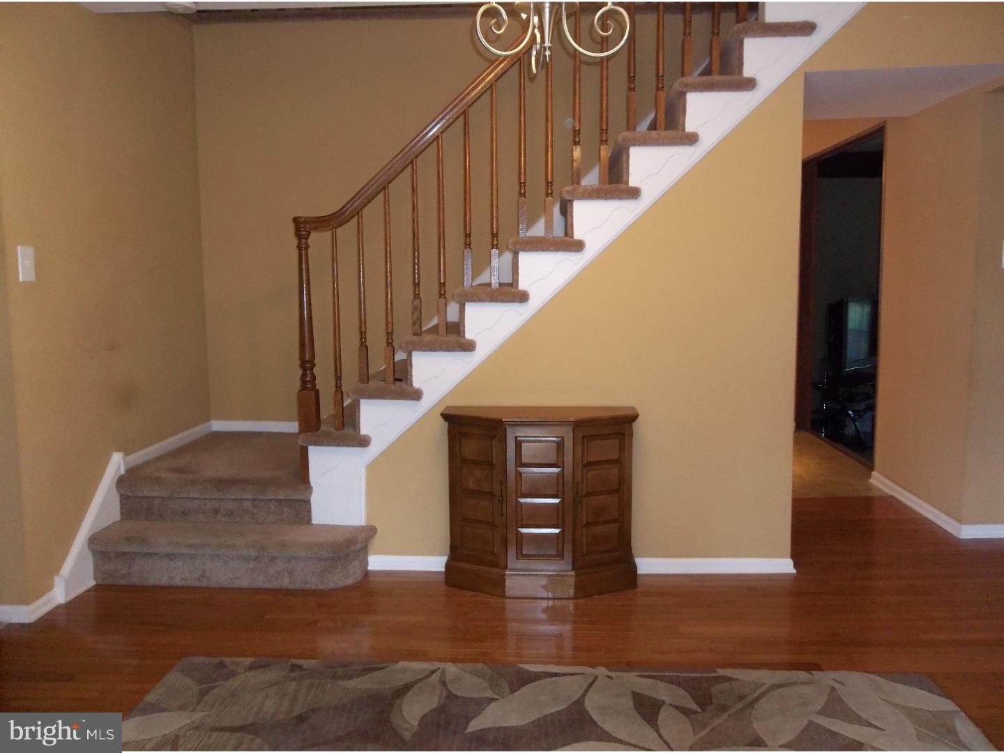 89 Freedom Road Sewell, NJ 08080 - Photo 4 of 25 Foyer