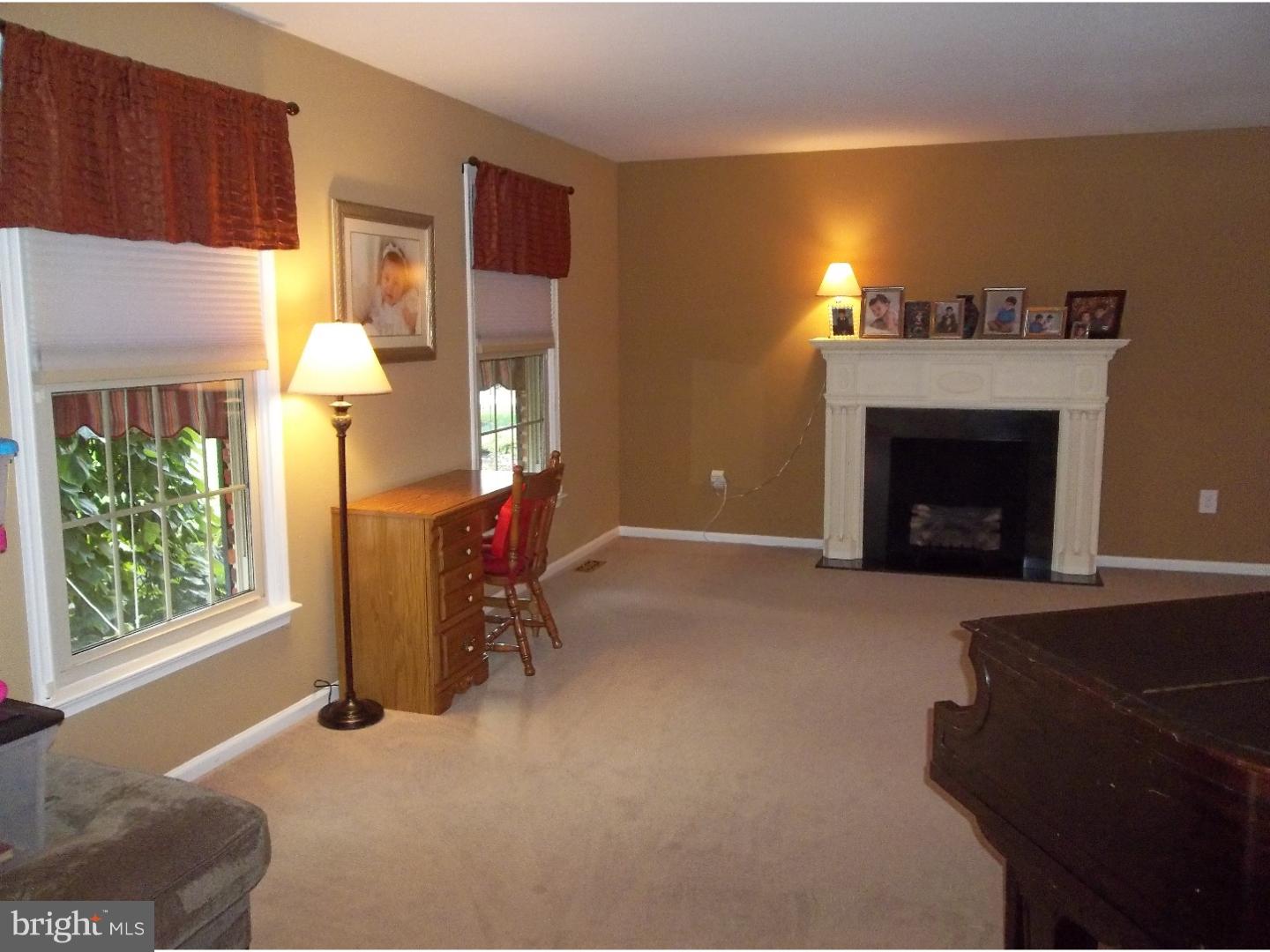89 Freedom Road Sewell, NJ 08080 - Photo 5 of 25 Living Room