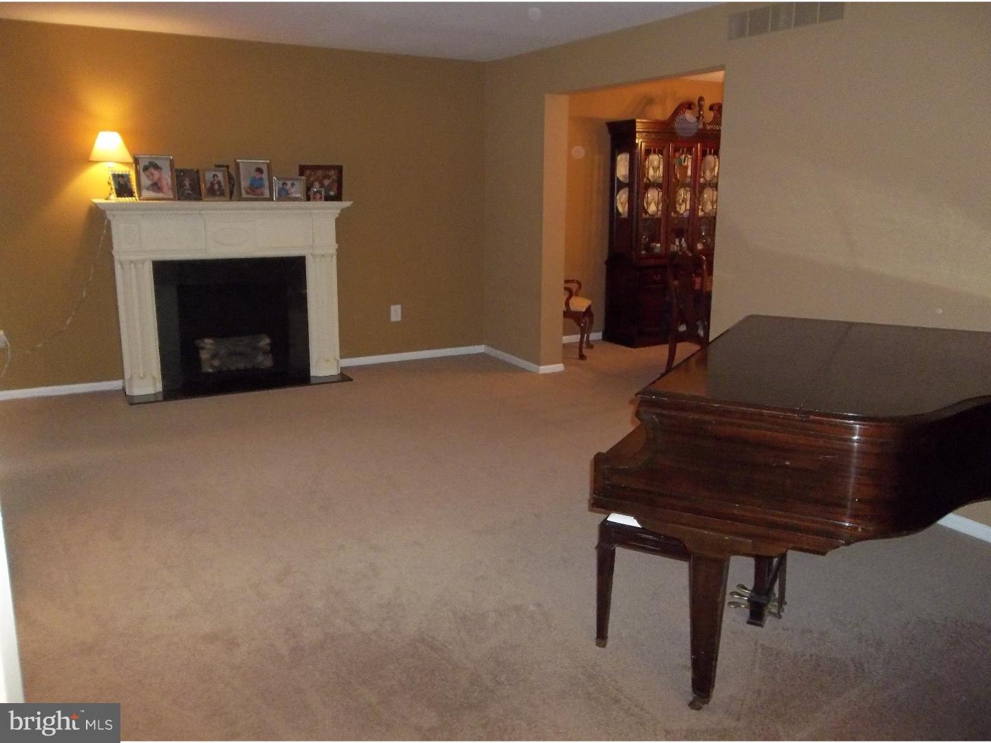 89 Freedom Road Sewell, NJ 08080 - Photo 6 of 25 Living Room