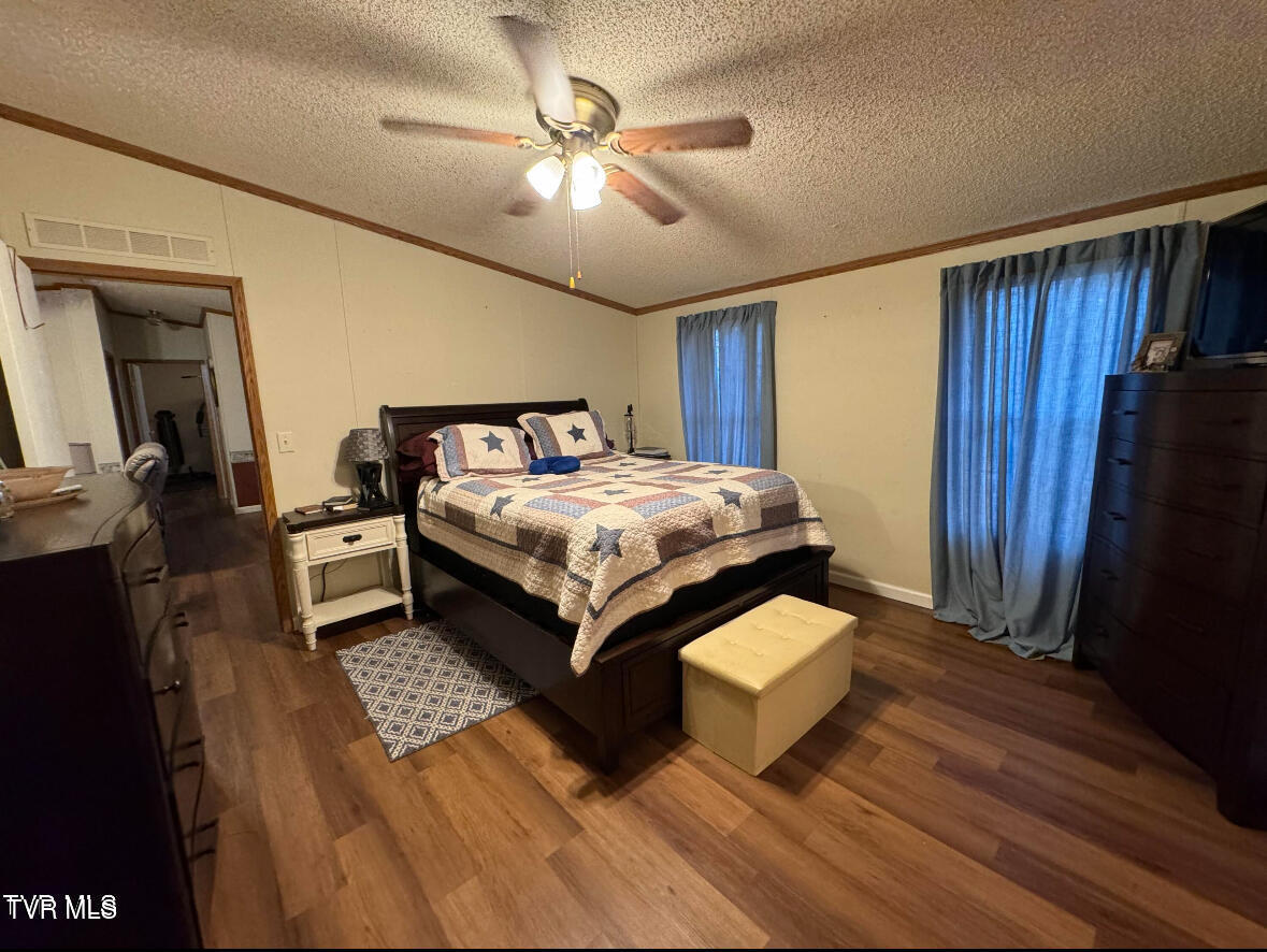 268 Park Service Road Mountain City, TN 37683 - Photo 5 of 12 Bed 1