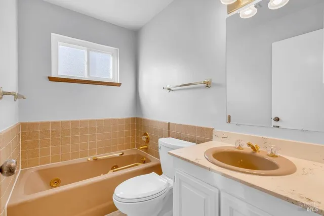 a view of a house with backyard and tree