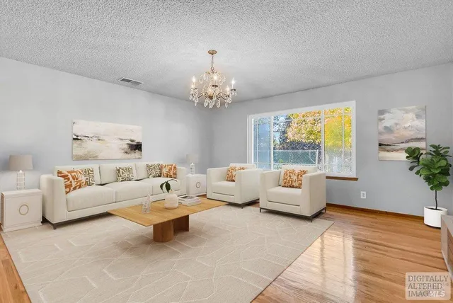 a view of empty room with window