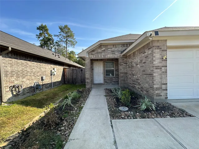 $1,725 | 33516 Orange Maple Way, Pinehurst, TX 77362