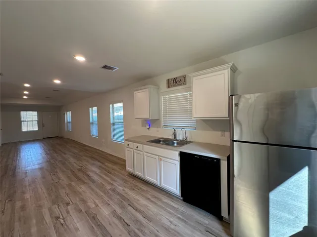 $1,725 | 33516 Orange Maple Way, Pinehurst, TX 77362