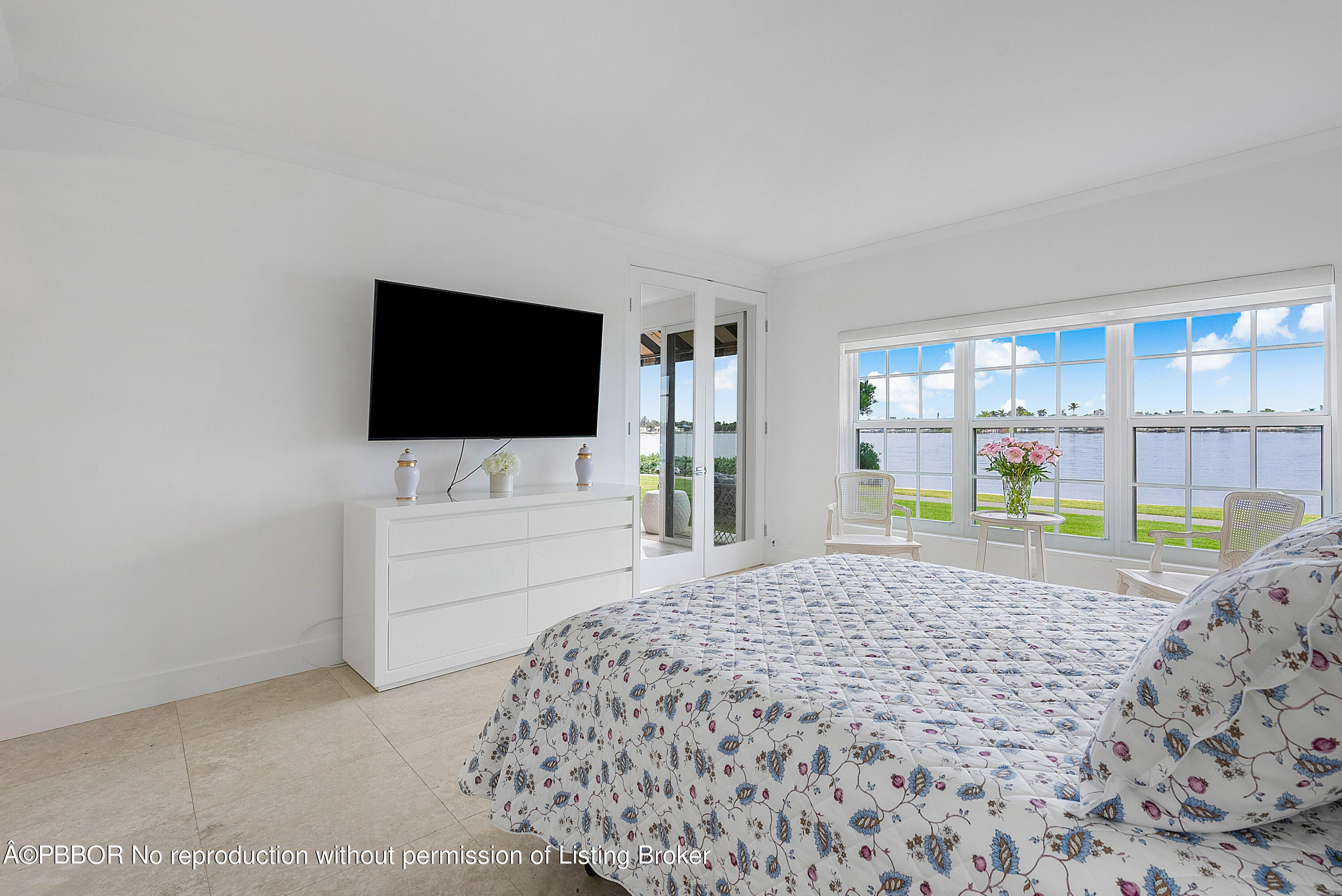 2180 Ibis Isle Road, Unit 5 Palm Beach, FL 33480 - Photo 17 of 39 a living room with a bed and a flat screen tv
