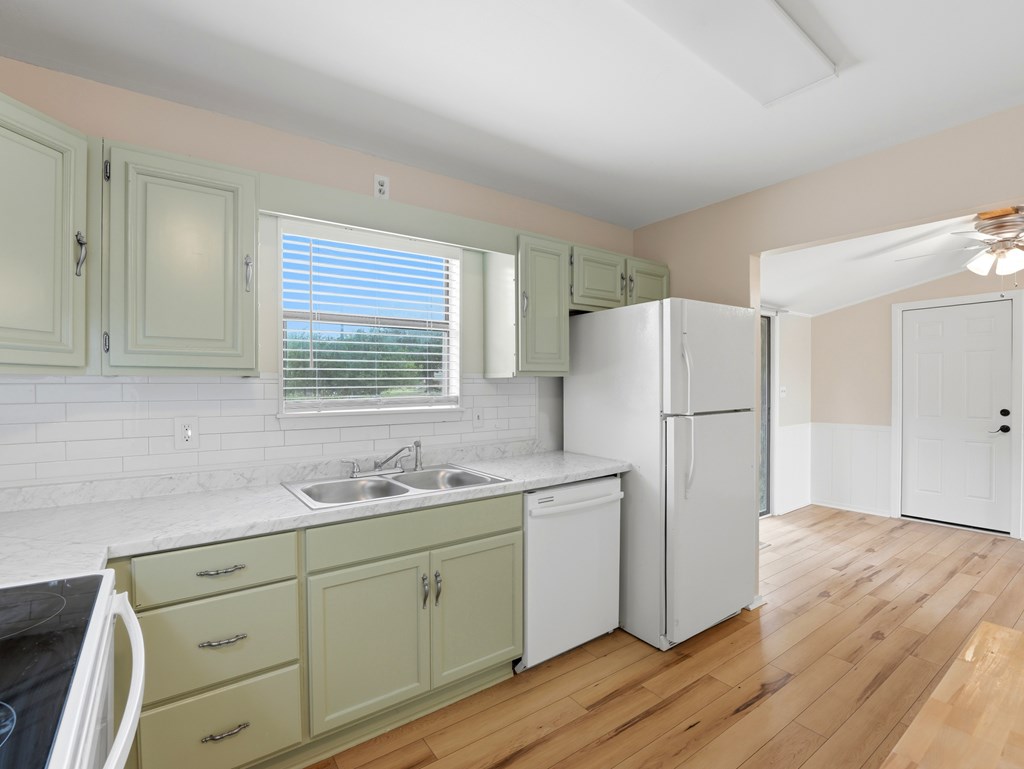 127 Redbud Hill Road West Ingram, TX 78025 - Photo 9 of 37