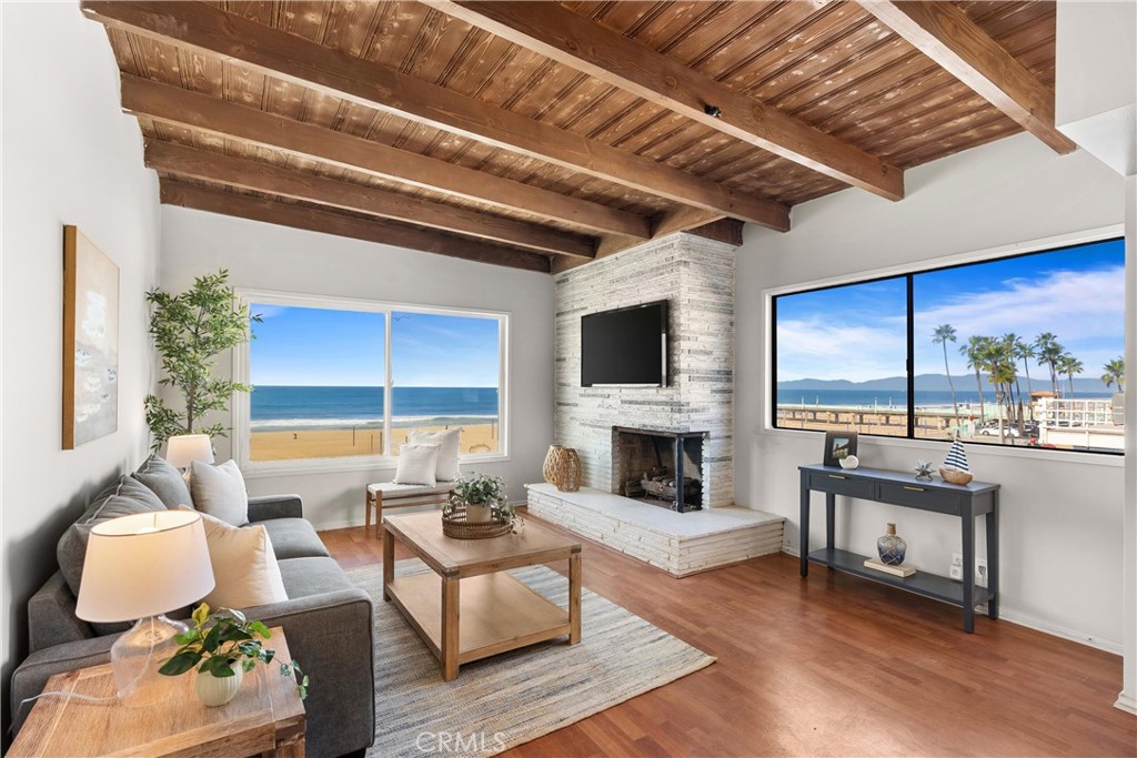 920 The Strand Manhattan Beach, CA 90266 - Photo 21 of 72 Unit C (2 Bed/1 Bath Unit) - Living Room