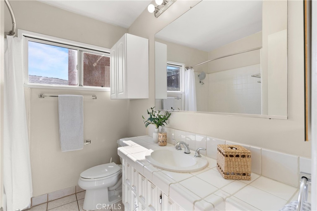 920 The Strand Manhattan Beach, CA 90266 - Photo 28 of 72 Unit C (2 Bed/1 Bath Unit) - Bathroom