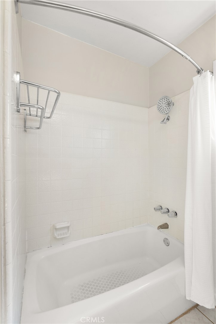 920 The Strand Manhattan Beach, CA 90266 - Photo 29 of 72 Unit C (2 Bed/1 Bath Unit) - Bathroom