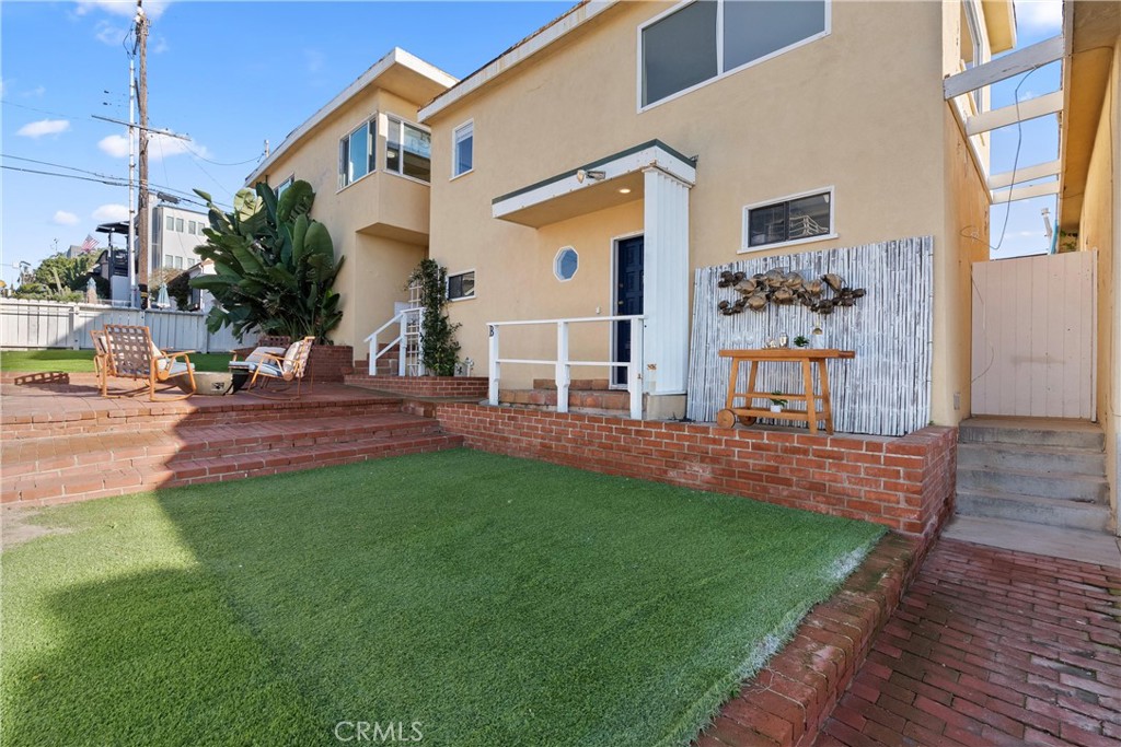 920 The Strand Manhattan Beach, CA 90266 - Photo 33 of 72 Unit B (2 Bed/2 Bath Unit) - Patio and Entry