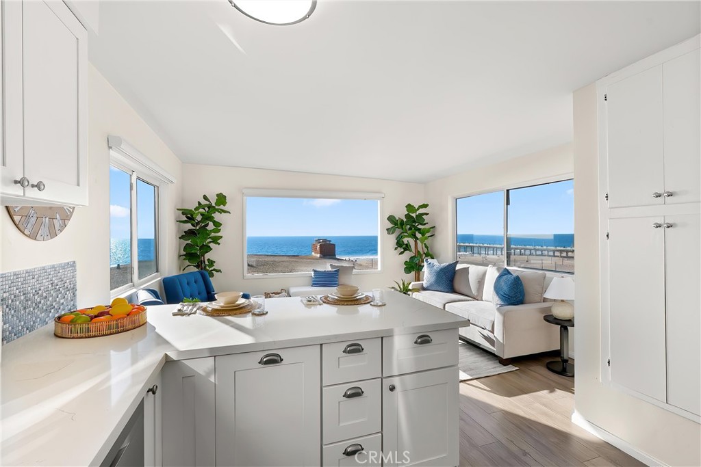 920 The Strand Manhattan Beach, CA 90266 - Photo 38 of 72 Unit B (2 Bed/2 Bath Unit) - Kitchen