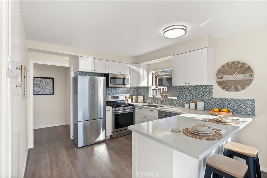 920 The Strand Manhattan Beach, CA 90266 - Photo 41 of 72 Unit B (2 Bed/2 Bath Unit) - Kitchen
