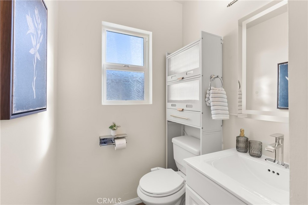 920 The Strand Manhattan Beach, CA 90266 - Photo 42 of 72 Unit B (2 Bed/2 Bath Unit) - Bathroom 1