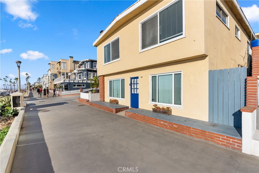 920 The Strand Manhattan Beach, CA 90266 - Photo 5 of 72 Front (Facing West) of the Building