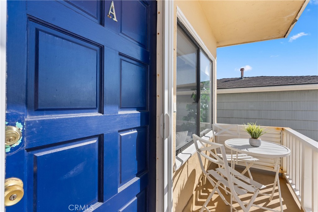 920 The Strand Manhattan Beach, CA 90266 - Photo 52 of 72 Unit A (2 Bed/1 Bath) - Door and Balcony