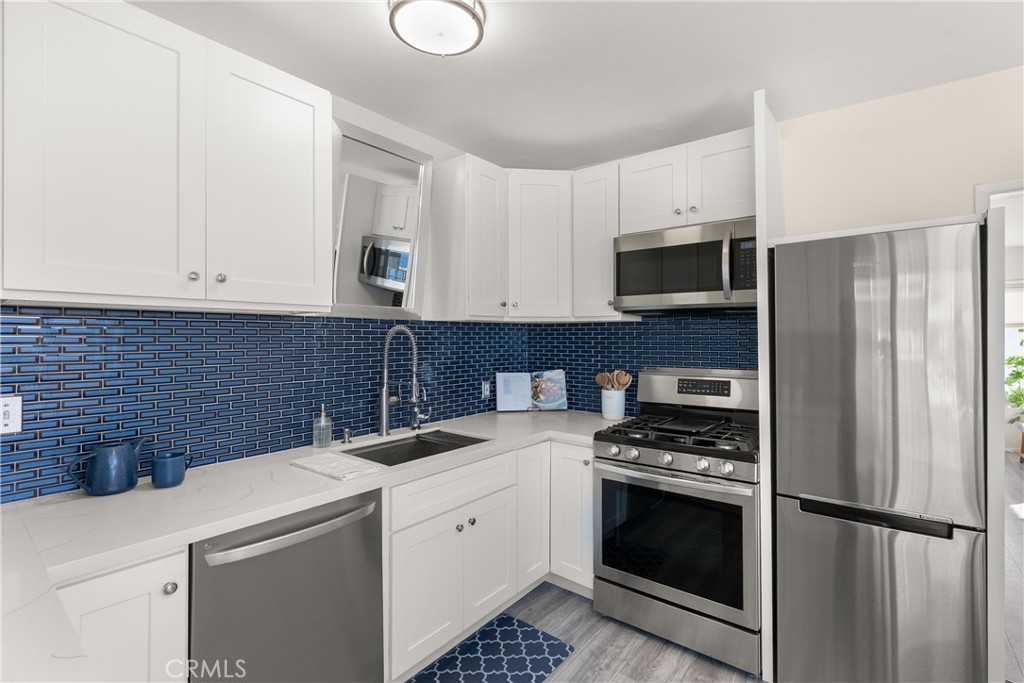 920 The Strand Manhattan Beach, CA 90266 - Photo 60 of 72 Unit A (2 Bed/1 Bath Unit) - Kitchen