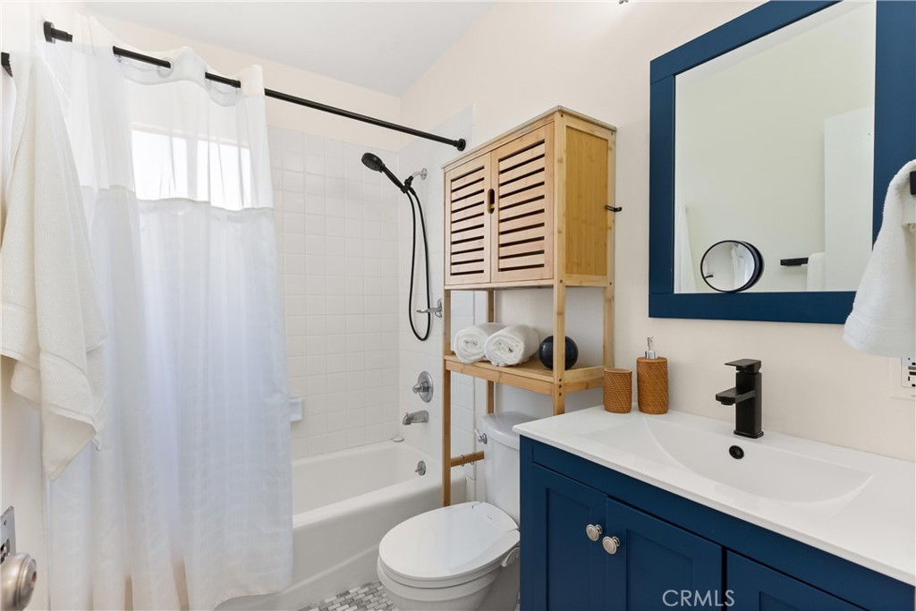 920 The Strand Manhattan Beach, CA 90266 - Photo 63 of 72 Unit A (2 Bed/1 Bath Unit) - Bathroom