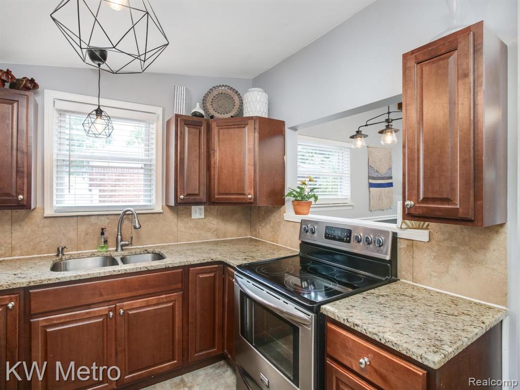 481 Sheldon Road Plymouth, MI 48170 - Photo 6 of 24