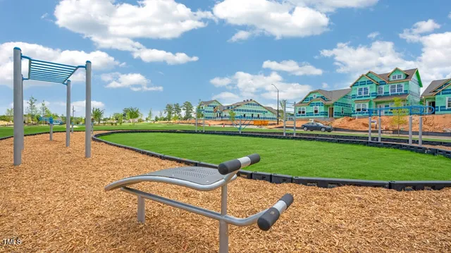 a view of a fountain in front of house