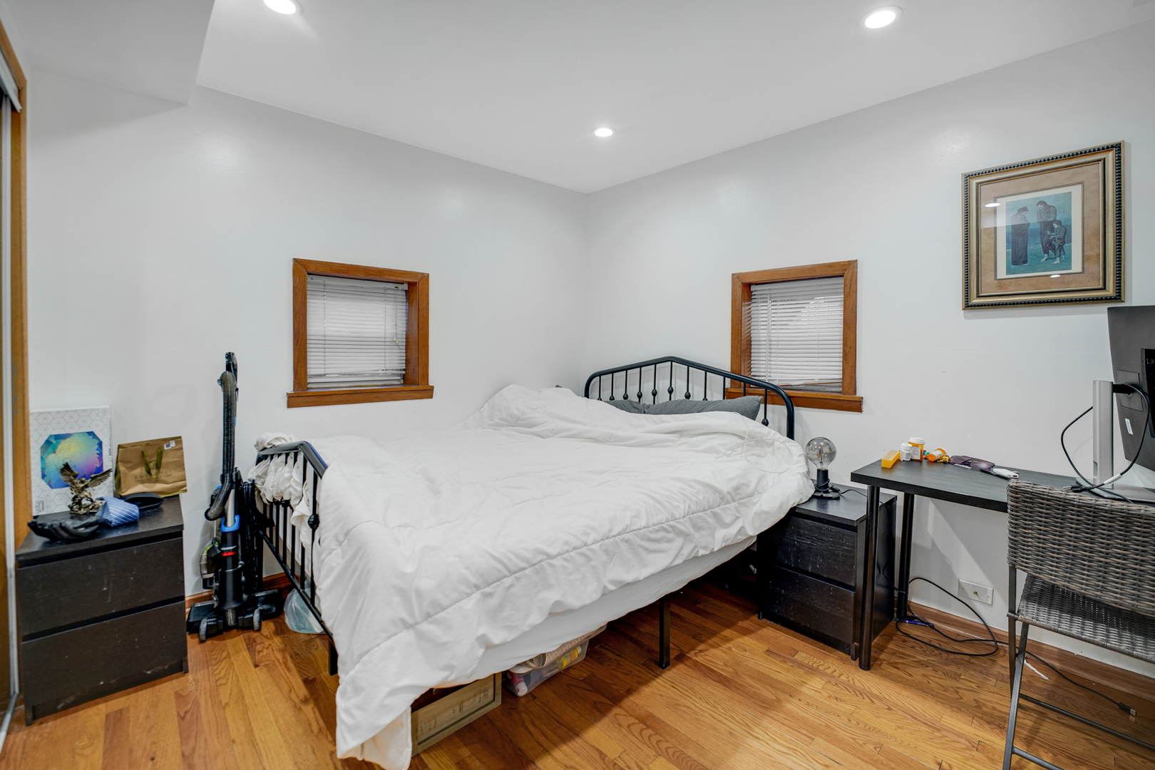 8845 West 75th Street Justice, IL 60458 - Photo 11 of 14 a bedroom with a bed and a dresser