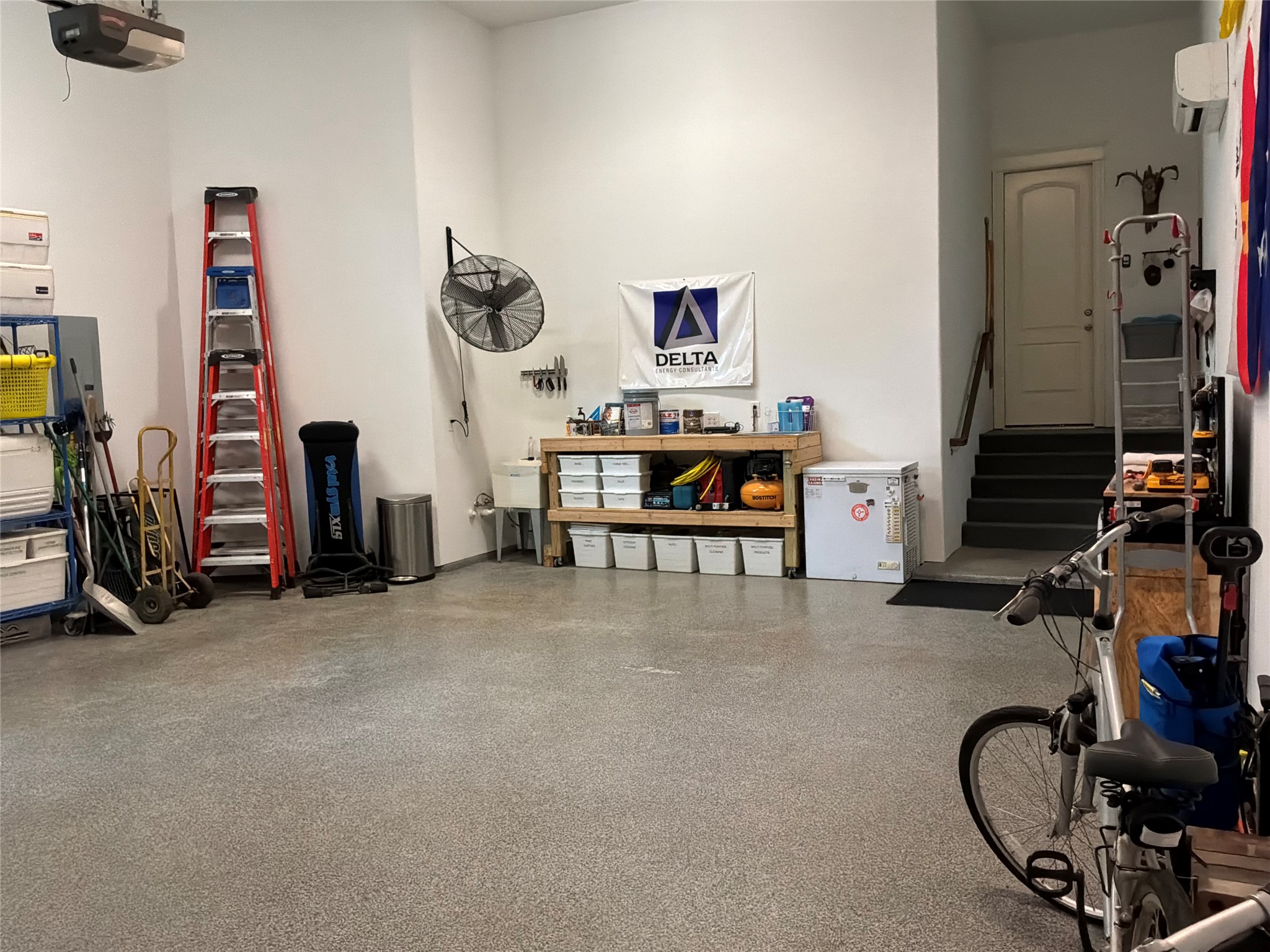 922 Alexander Street Houston, TX 77008 - Photo 39 of 43 Epoxy floored garage