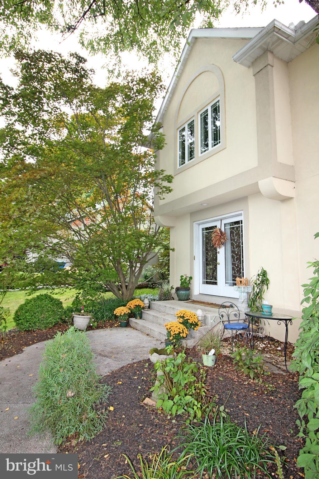 709 Oxford Road Lancaster, PA 17601 - Photo 2 of 63