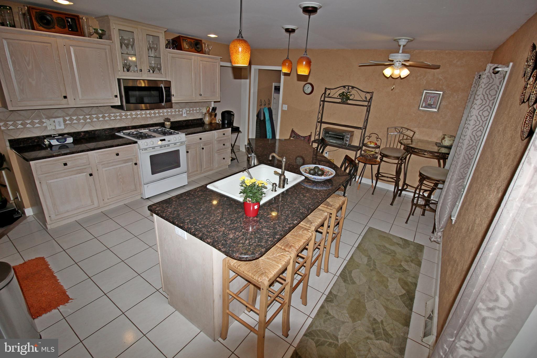 709 Oxford Road Lancaster, PA 17601 - Photo 5 of 63