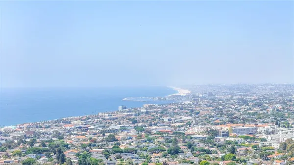 $2,189,900 | 206 VÃa Colusa, Redondo Beach, CA 90277