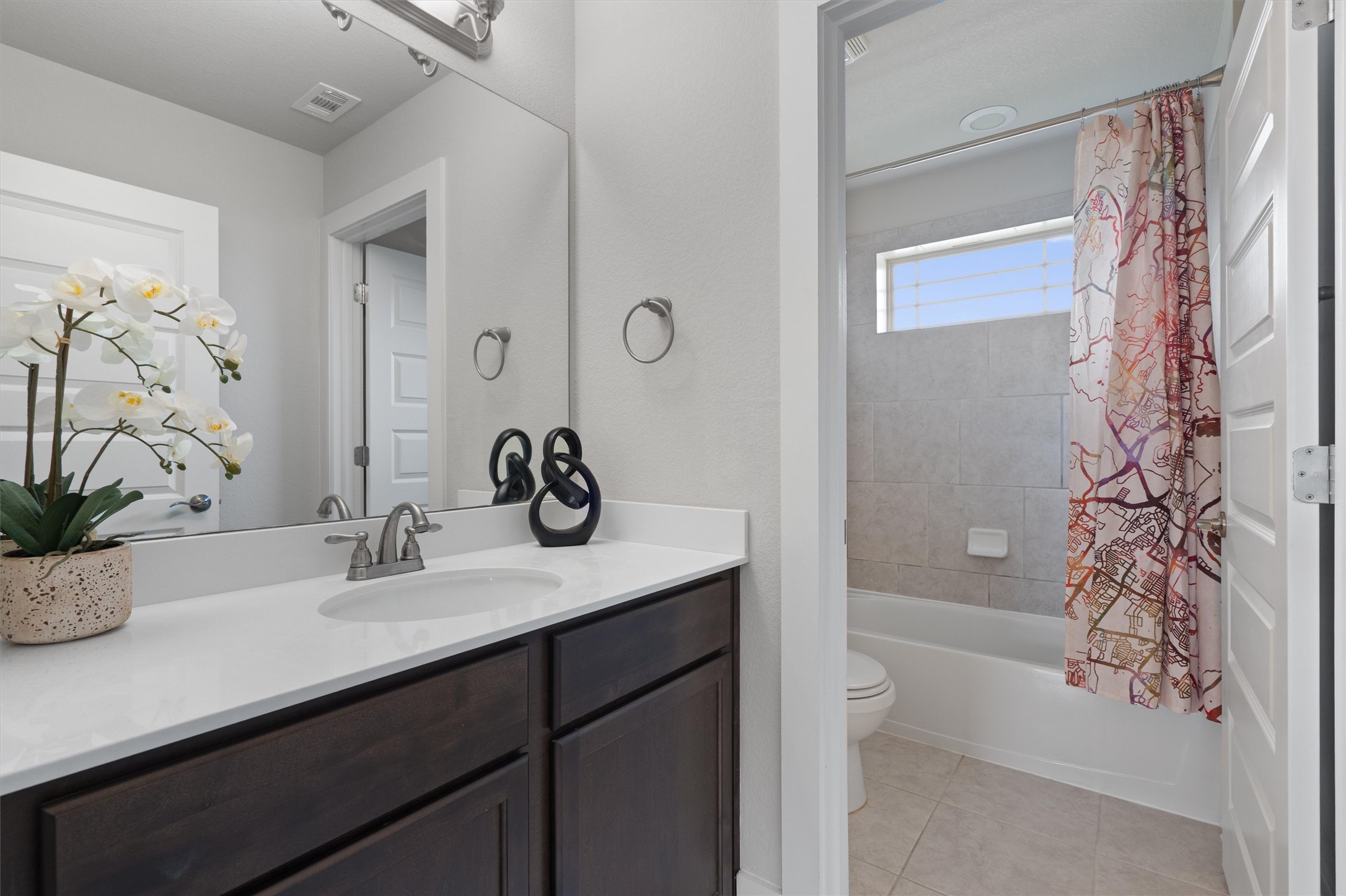 10625 Wills Loop Austin, TX 78717 - Photo 29 of 38 Secondary bathroom for guests.
