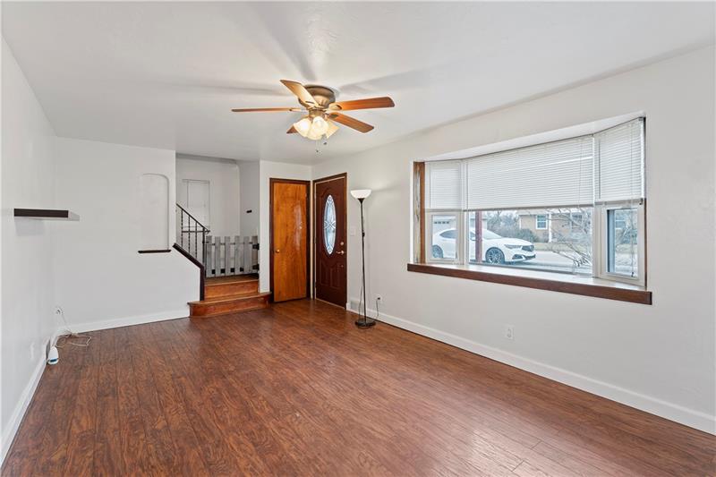 396 Hoffman Road Pittsburgh, PA 15212 - Photo 4 of 24 So much natural light with this massive bay window!