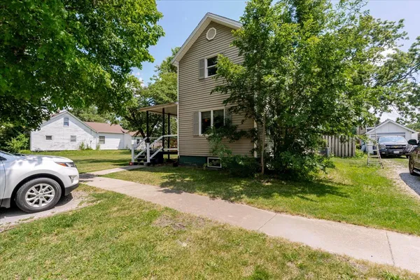 $199,900 | 340 West 1st Street, El Paso, IL 61738
