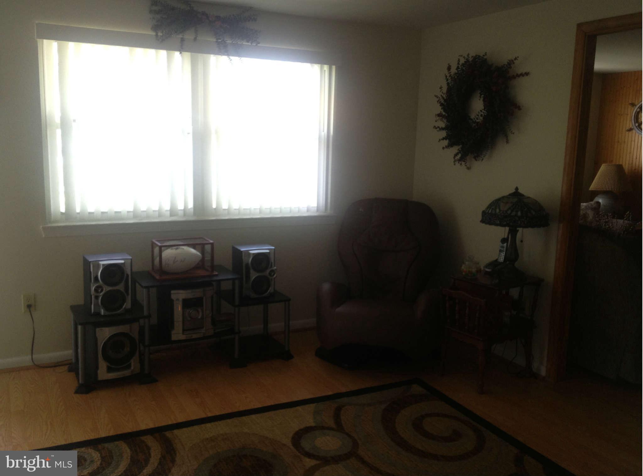 2215 Maple Road Baltimore, MD 21219 - Photo 16 of 25 Living Room
