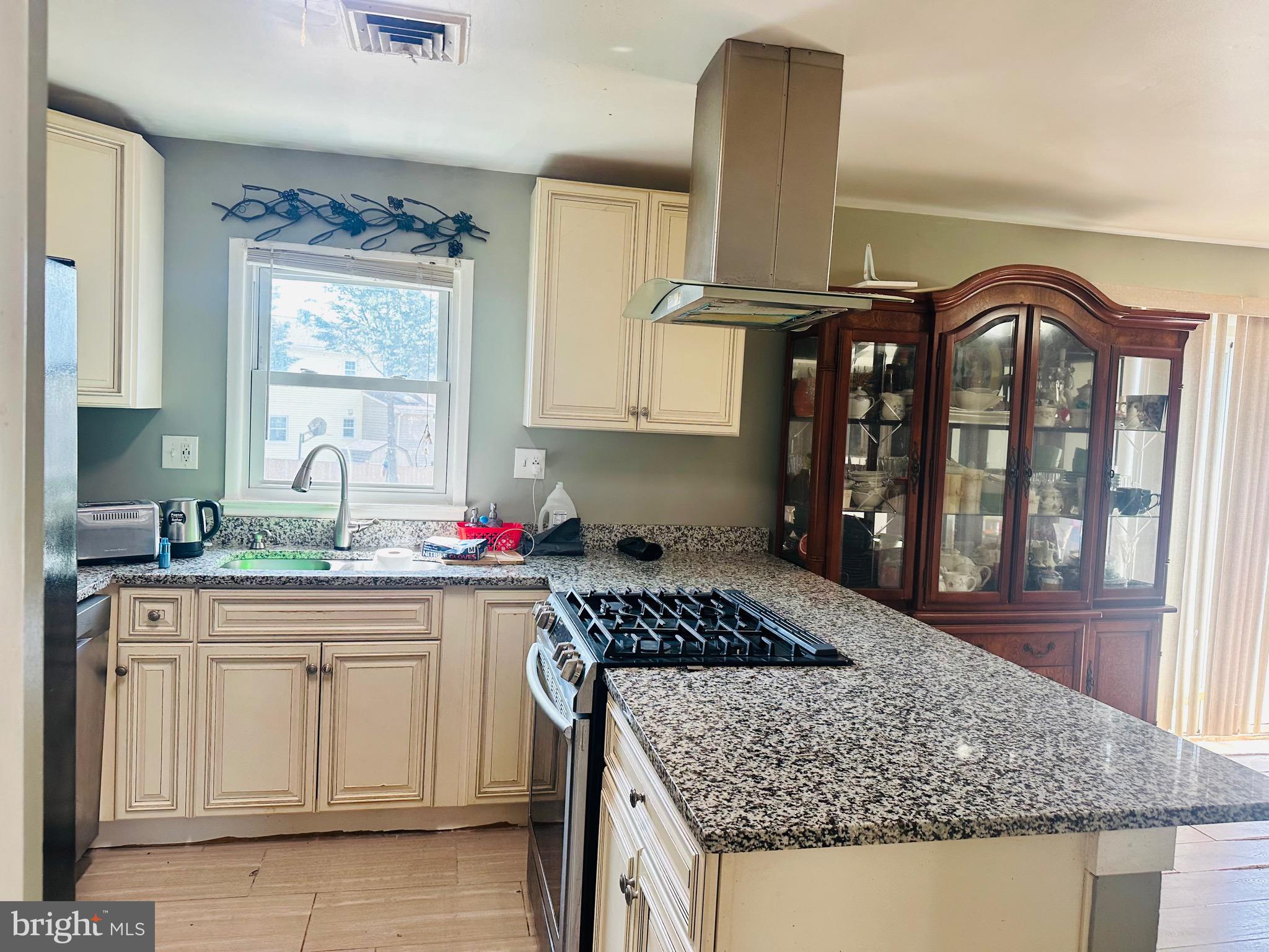 9927 Portsmouth Road Manassas, VA 20109 - Photo 2 of 32