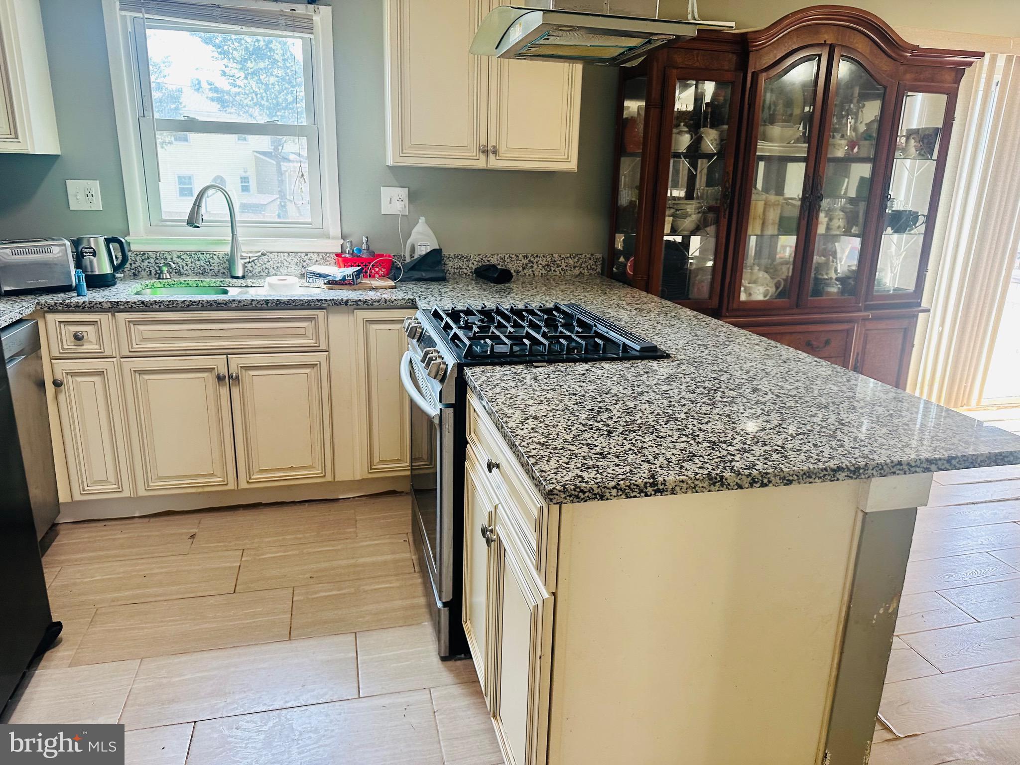 9927 Portsmouth Road Manassas, VA 20109 - Photo 3 of 32