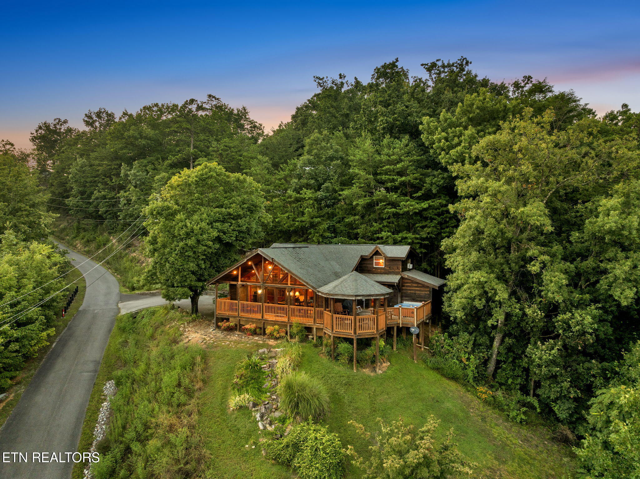 1928 Timber Ridge Way Sevierville, TN 37876 - Photo 4 of 34 2-web-or-mls-JH 20250814-237