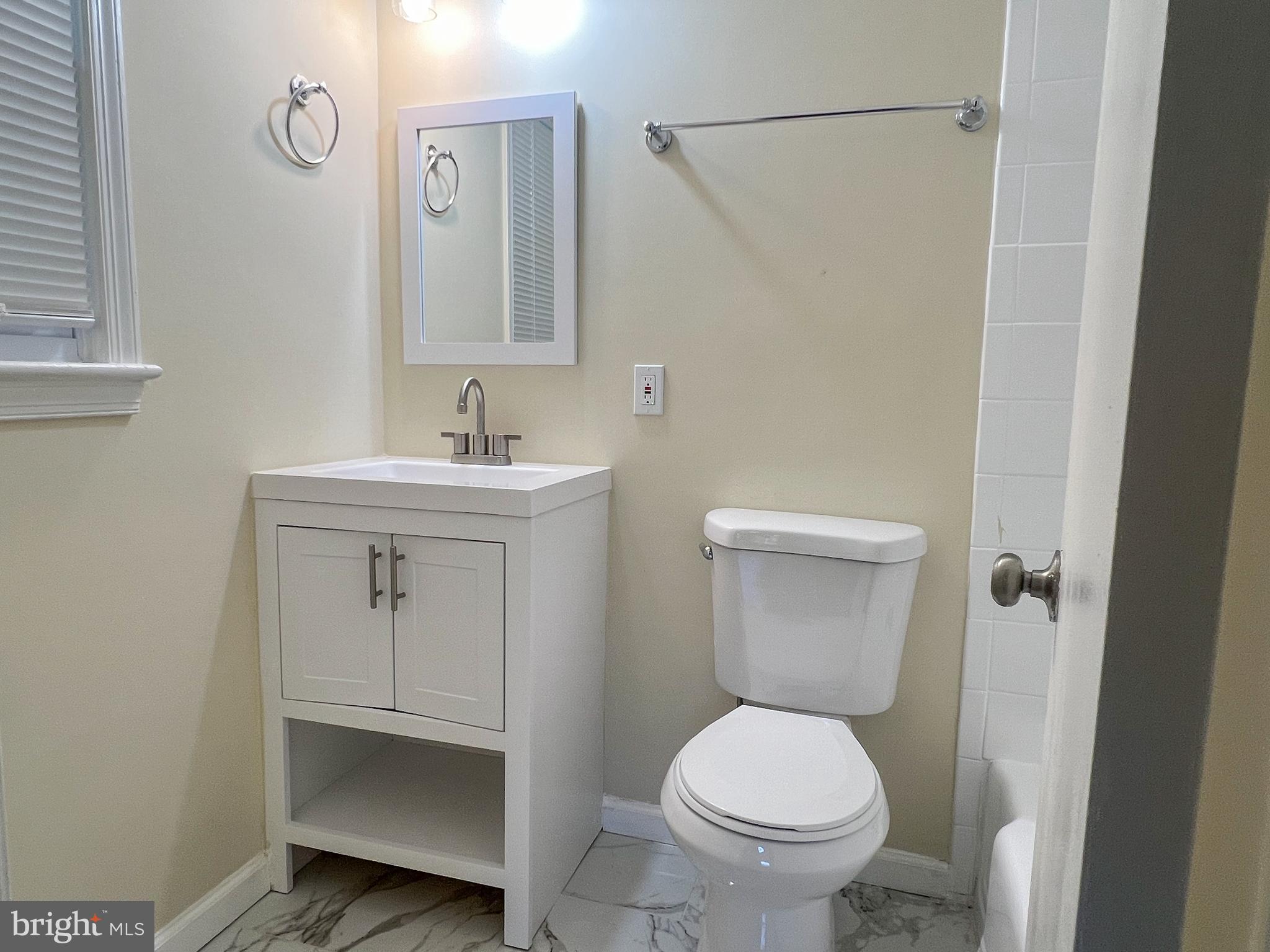 405 Wolftrap Road Southeast Vienna, VA 22180 - Photo 10 of 20 Primary en-suite full bath