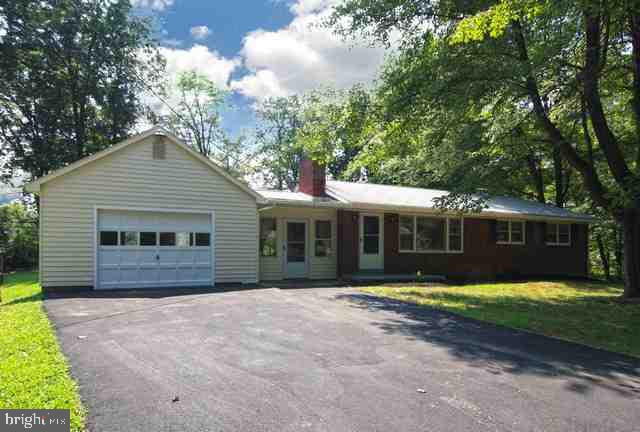 1987 Mapledale Road Elizabethtown, PA 17022 - Photo 1 of 23 Gallery Image 1