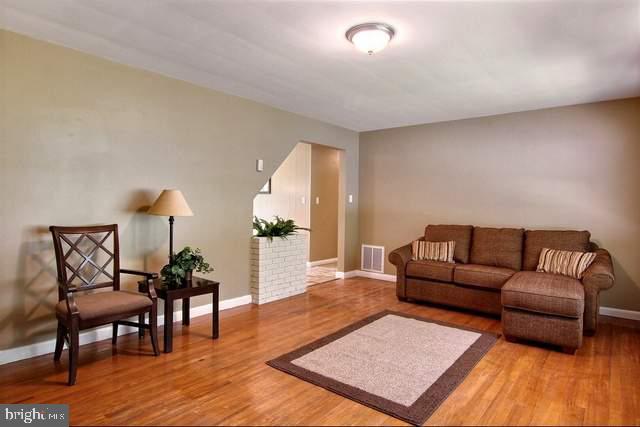 1987 Mapledale Road Elizabethtown, PA 17022 - Photo 3 of 23 Gallery Image 3