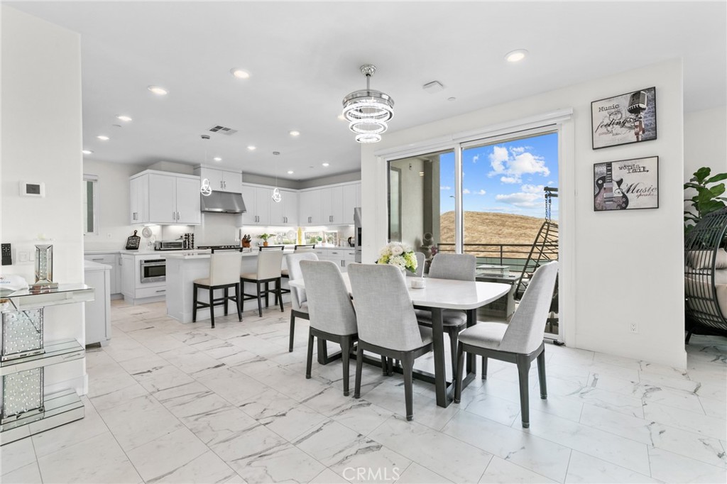 243 Waypoint Tustin, CA 92782 - Photo 7 of 27