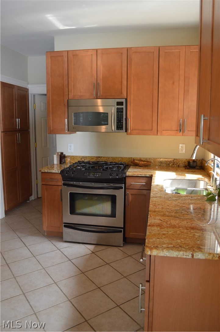 2976 East Overlook Road Cleveland, OH 44118 - Photo 12 of 34 Gallery Image 12