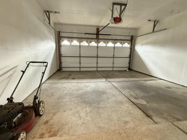 $1,800 | 12757 De Cook Drive, Sterling Heights, MI 48313