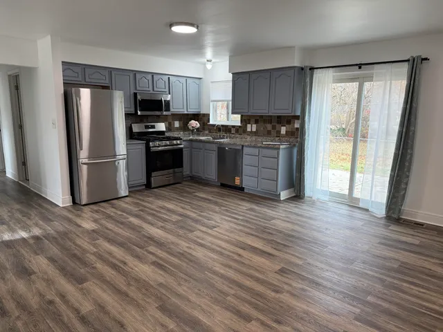 $1,800 | 12757 De Cook Drive, Sterling Heights, MI 48313