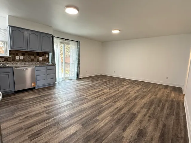 $1,800 | 12757 De Cook Drive, Sterling Heights, MI 48313