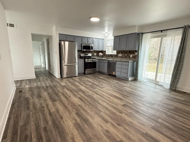 $1,800 | 12757 De Cook Drive, Sterling Heights, MI 48313