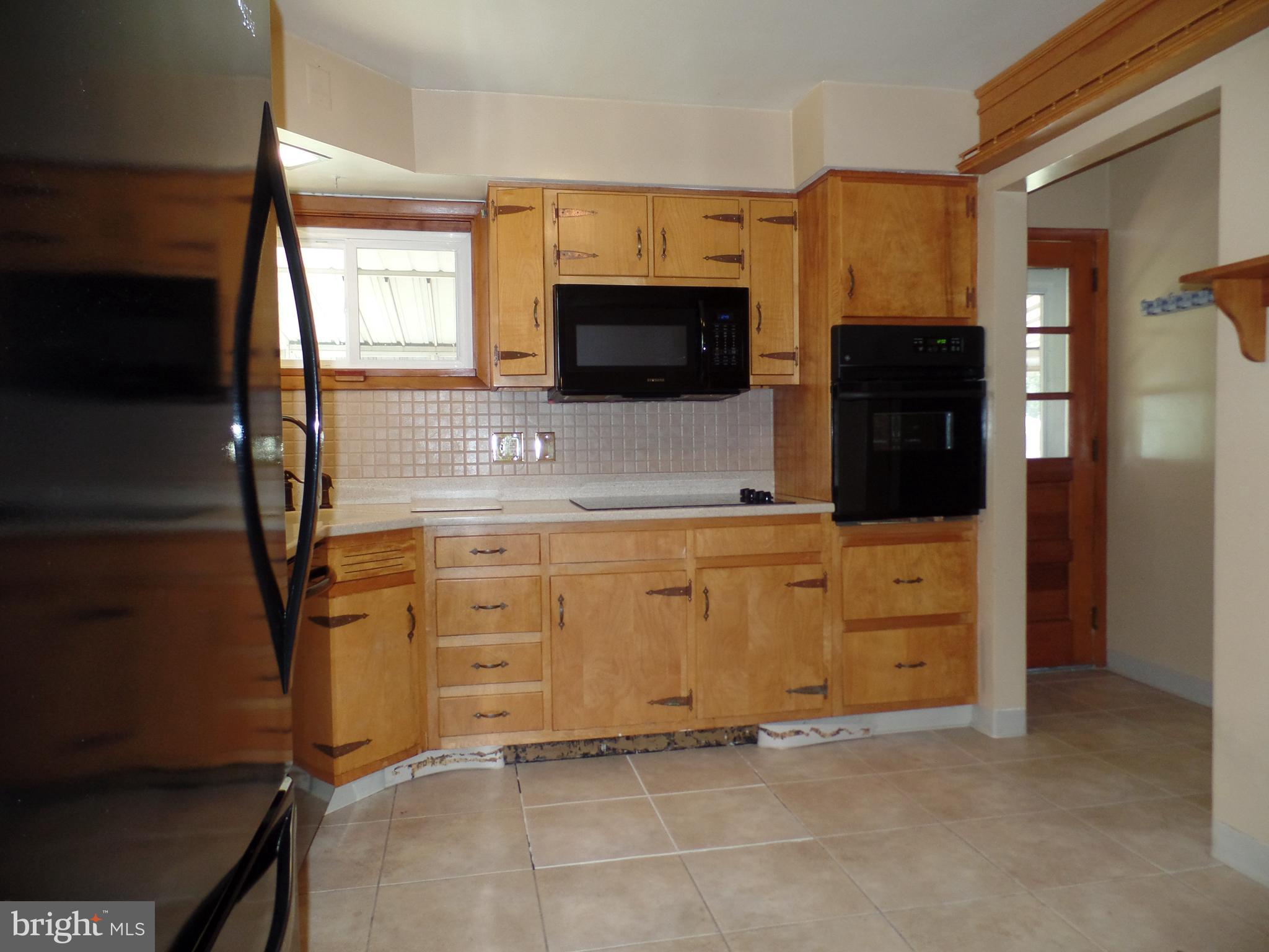504 Lloyd Road Harrisburg, PA 17109 - Photo 9 of 29 Range and Microwave only 8 years old!