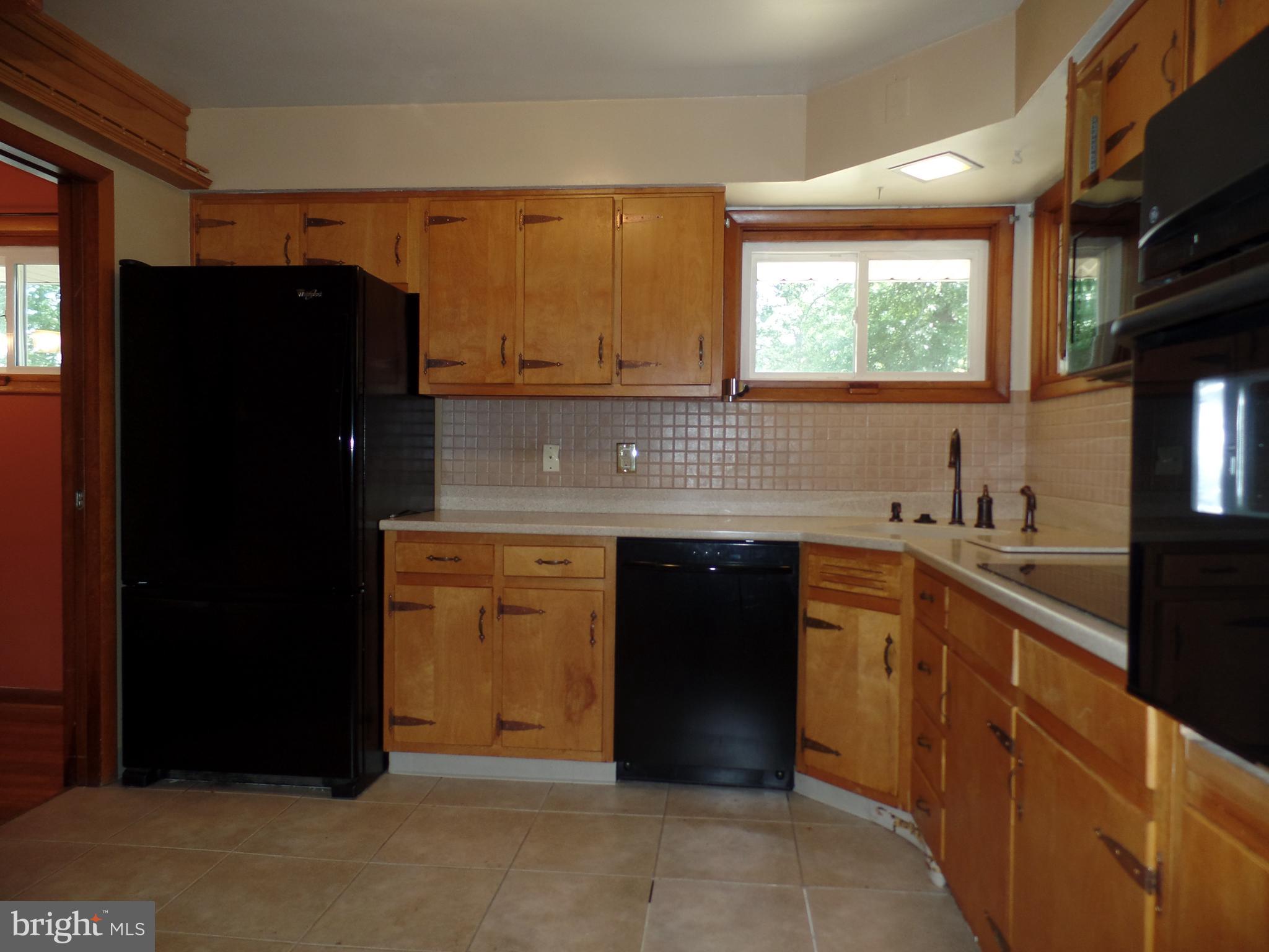 504 Lloyd Road Harrisburg, PA 17109 - Photo 10 of 29 Dishwasher only 8 years old!